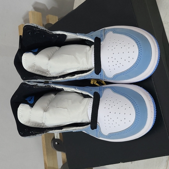 Jordan 1 Retro High Top OG - Picture 4 of 9